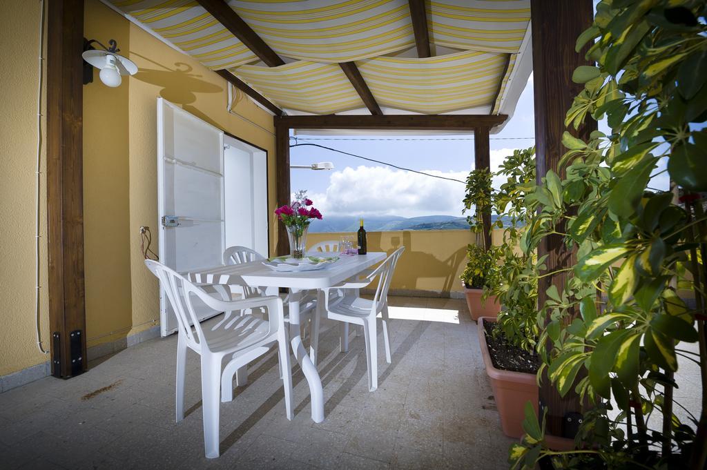 Apartamento Casa Vacanza Saraceno Castellammare del Golfo Habitación foto